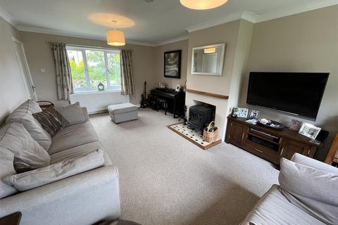 4 Blicks Close, Hullavington, Chippenham, SN14 6HQ