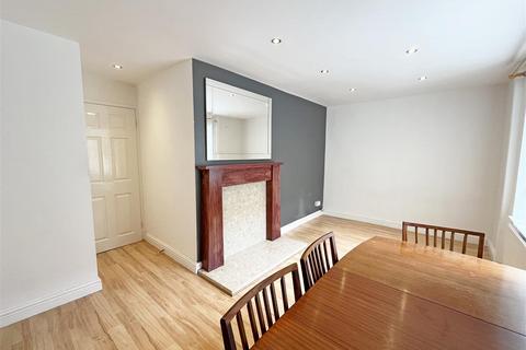 3 bedroom semi-detached house to rent, Calverton Avenue, Nottingham NG4