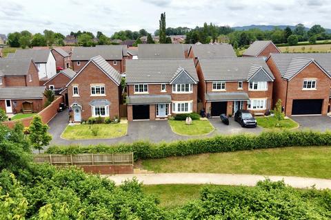 4 bedroom detached house for sale, School View, Newent GL18