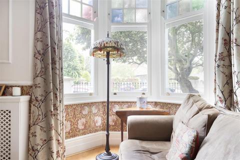 2 Drayton Green, London, W13 0JF