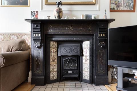 2 Drayton Green, London, W13 0JF