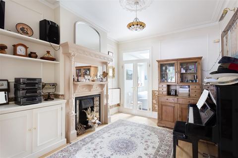 2 Drayton Green, London, W13 0JF