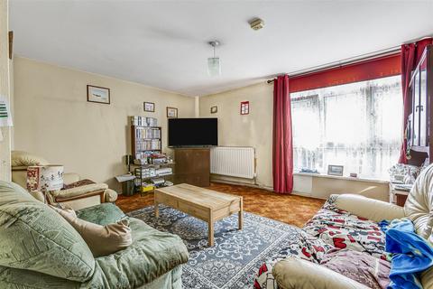 3 bedroom flat for sale, Woking Close, Putney, SW15