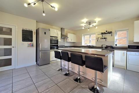 4 bedroom detached house to rent, Meteor Way, Leicester LE8
