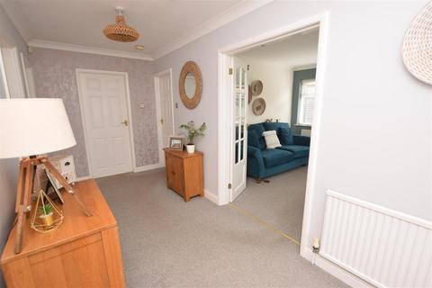 11 Ashwood Drive, Humberston, Grimsby, DN36 4TX