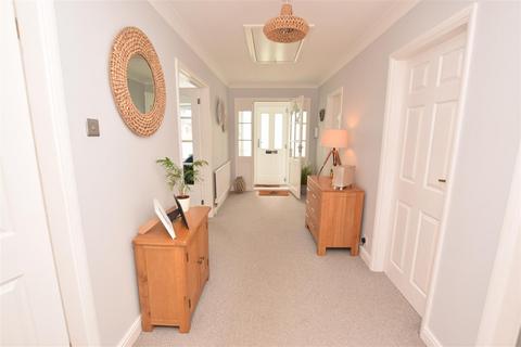 11 Ashwood Drive, Humberston, Grimsby, DN36 4TX