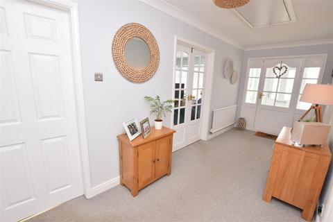 11 Ashwood Drive, Humberston, Grimsby, DN36 4TX