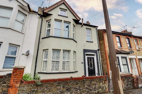 2 bedroom maisonette for sale, Hainault Avenue, Westcliff-on-Sea SS0