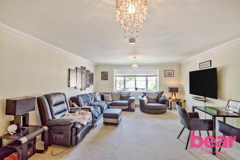 2 bedroom flat for sale, Carlton Avenue, Westcliff-on-Sea SS0