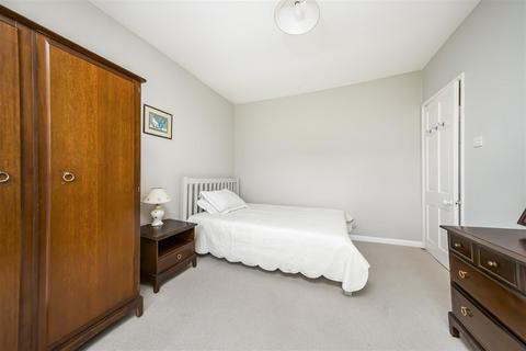 12 Queens Terrace, Isleworth, TW7 7DB