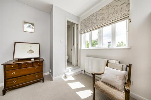 12 Queens Terrace, Isleworth, TW7 7DB