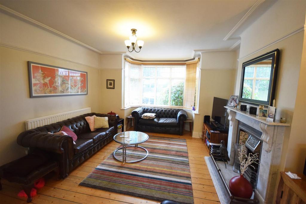Poulett Gardens, Twickenham 4 bed semidetached house £3,850 pcm (£