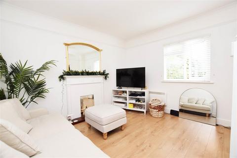 1 bedroom cottage to rent, Oldfield Road, Hampton