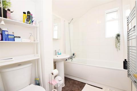 1 bedroom cottage to rent, Oldfield Road, Hampton