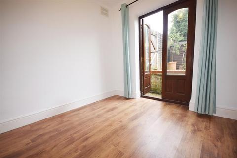 2 bedroom apartment to rent, Amyand Park Road, Twickenham