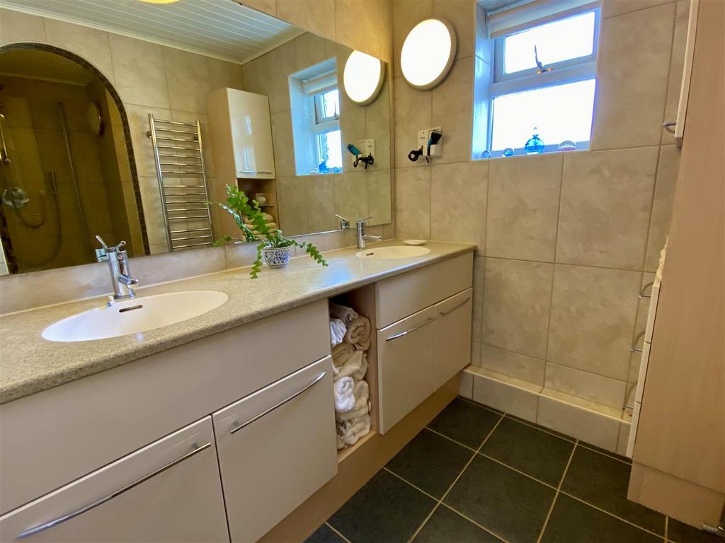 En Suite Shower Room/WC