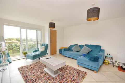 2 bedroom flat for sale, Groombridge Avenue, Eastbourne