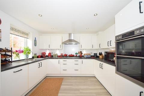 4 bedroom detached house for sale, Blakemore Drive, Warwick