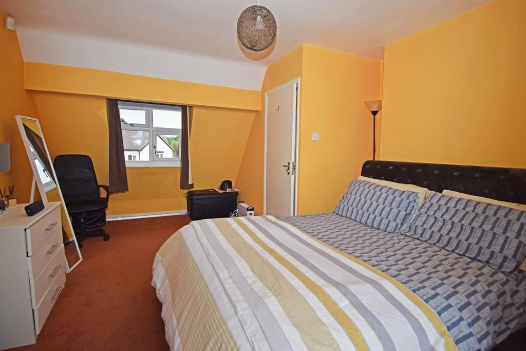 198 A Old Birmingham Road, bed 1b.jpg