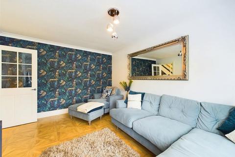 184 Fleetside, West Molesey, KT8 2NH