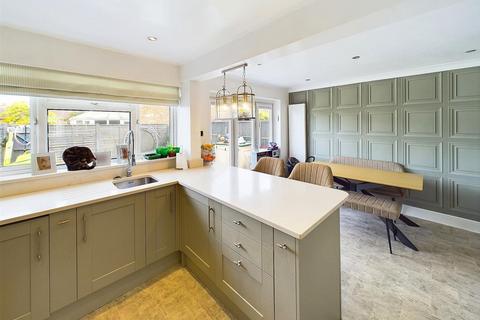 184 Fleetside, West Molesey, KT8 2NH