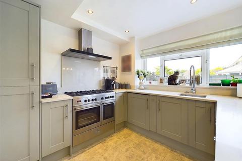 184 Fleetside, West Molesey, KT8 2NH