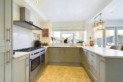 184 Fleetside, West Molesey, KT8 2NH