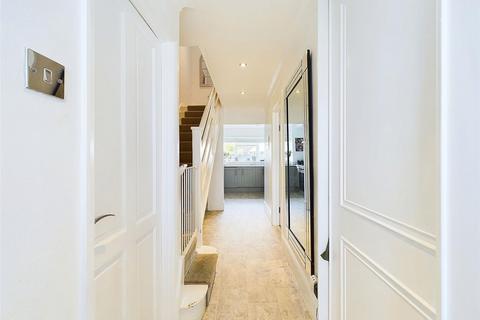 184 Fleetside, West Molesey, KT8 2NH