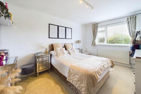184 Fleetside, West Molesey, KT8 2NH