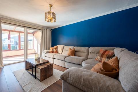 72 Ash Grove, Perth, PH1 1HP