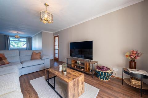 72 Ash Grove, Perth, PH1 1HP