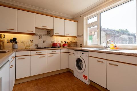 72 Ash Grove, Perth, PH1 1HP