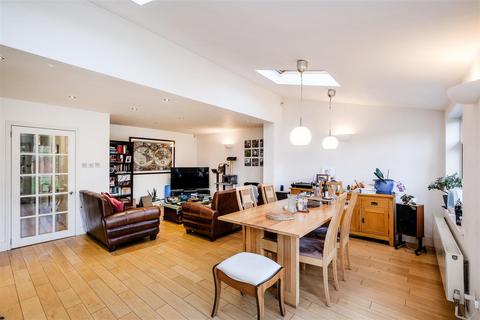 40 Rayleigh Road, Woodford Green, IG8 7HF