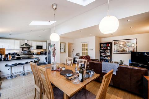 40 Rayleigh Road, Woodford Green, IG8 7HF
