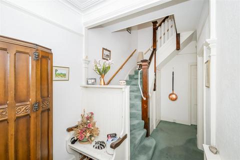 9 Mount View Road, London, E4 7EF