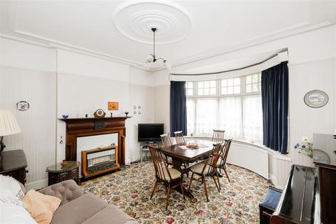9 Mount View Road, London, E4 7EF