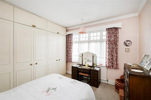 9 Mount View Road, London, E4 7EF