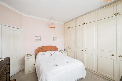 9 Mount View Road, London, E4 7EF