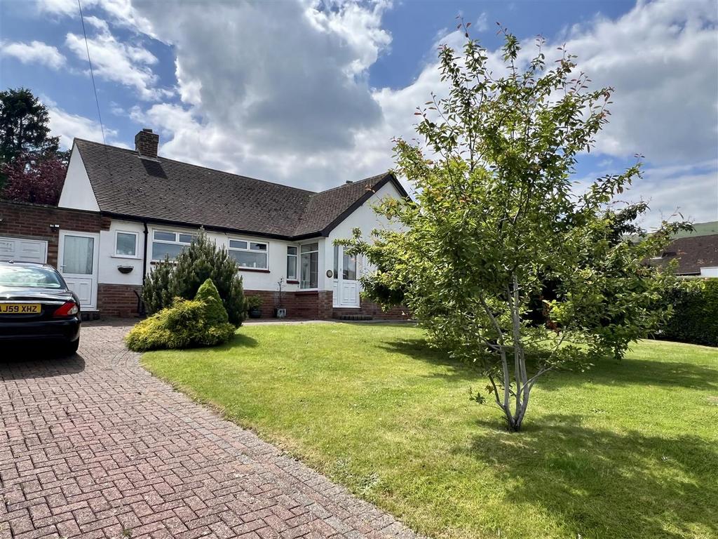 Bredon Grove, Malvern 2 bed detached bungalow £350,000