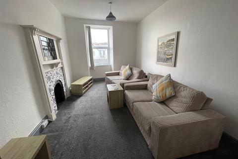 2 bedroom flat for sale, Y Maes, Pwllheli