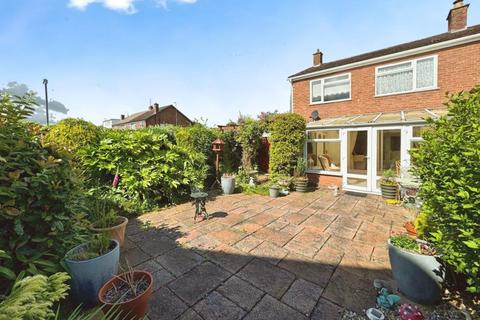 43 Foxes Way, Warwick, CV34 6AX