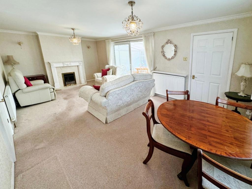 39b3bd8b-Living 20 Dining.jpg