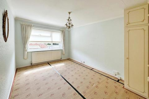 43 Foxes Way, Warwick, CV34 6AX