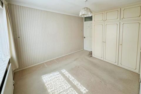 43 Foxes Way, Warwick, CV34 6AX