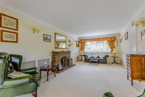 4 bedroom detached house for sale, Sheringham Close, Staplecross