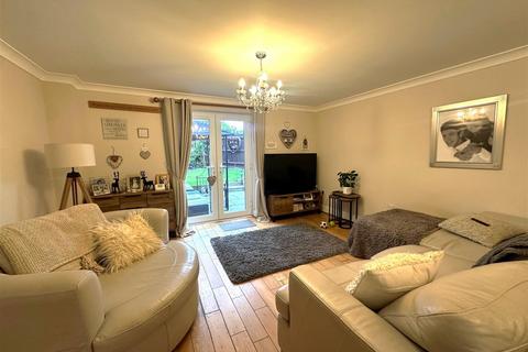 3 bedroom semi-detached house for sale, Derwent Close, Watford WD25