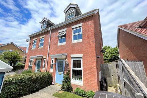 3 bedroom semi-detached house for sale, Osborne Heights, East Cowes