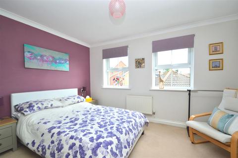 3 bedroom semi-detached house for sale, Osborne Heights, East Cowes