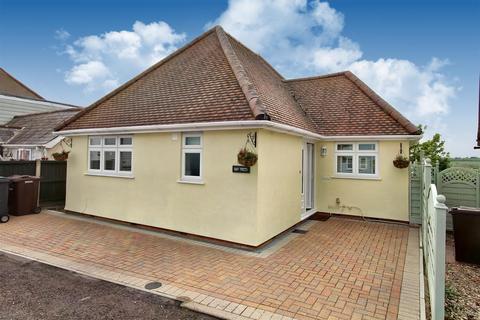 2 bedroom detached bungalow to rent, The Street, Chelmsford