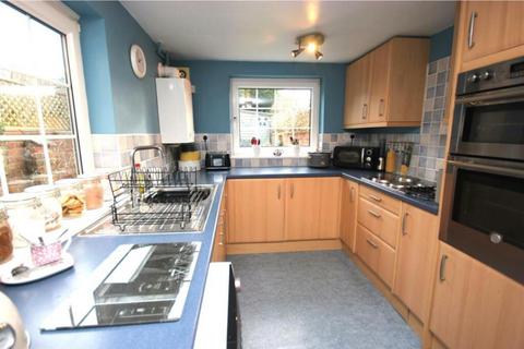 3 bedroom terraced house to rent, Lister Road, Wellingborough, Nothamptonshire NN8